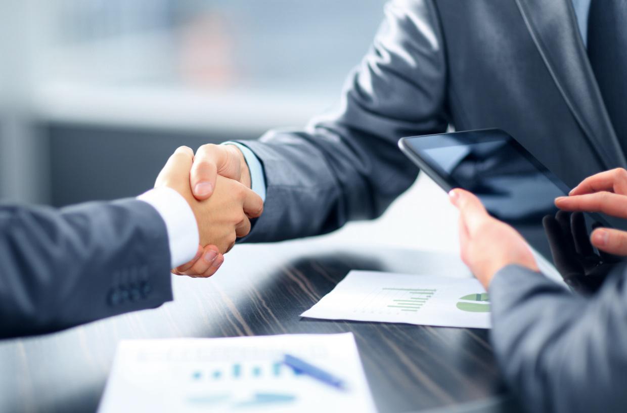 hich clients have you dealt with before and of which industry?